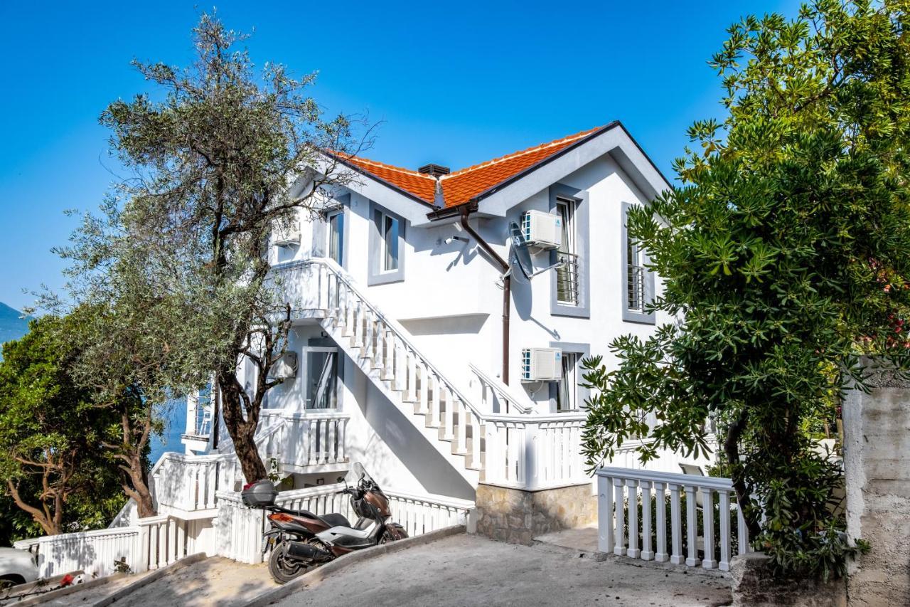 Boka 2 Lägenhet Krasići Exteriör bild